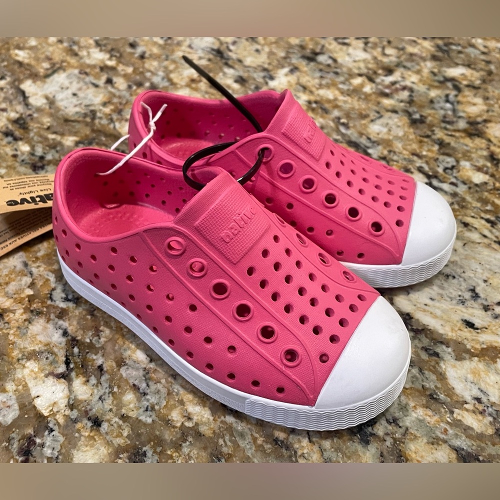Native Jefferson Kids C7 Hollywood Pink Slip-On Shoes NWT size 7 toddler